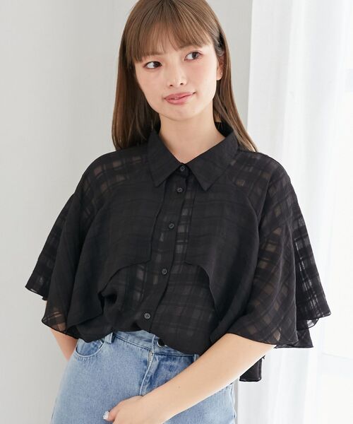 MAJESTIC LEGON(マジェスティックレゴン)の「【WEB限定/カラバリ豊富/通気性抜群で涼しい】シアーケープブラウス(シャツ/ブラウス・レディース・グレー/A/ブラック/アイボリー/グレー系その他/ホワイト系その他/ブラック系その他/グレー系その他2・MEDIUM)」の4枚目の写真