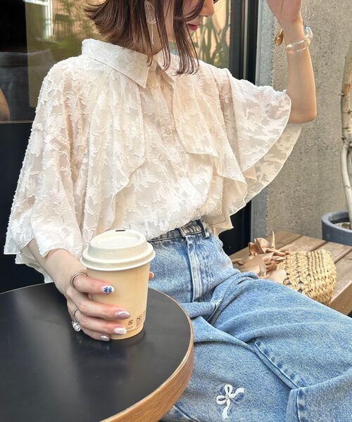 MAJESTIC LEGON(マジェスティックレゴン)の「【WEB限定/カラバリ豊富/通気性抜群で涼しい】シアーケープブラウス(シャツ/ブラウス・レディース・グレー/A/ブラック/アイボリー/グレー系その他/ホワイト系その他/ブラック系その他/グレー系その他2・MEDIUM)」の8枚目の写真