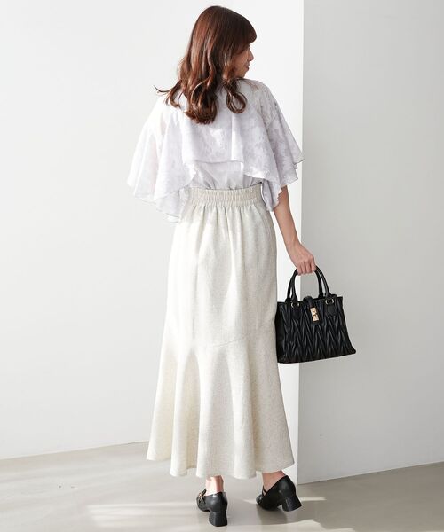 MAJESTIC LEGON(マジェスティックレゴン)の「【WEB限定/カラバリ豊富/通気性抜群で涼しい】シアーケープブラウス(シャツ/ブラウス・レディース・グレー/A/ブラック/アイボリー/グレー系その他/ホワイト系その他/ブラック系その他/グレー系その他2・MEDIUM)」の12枚目の写真