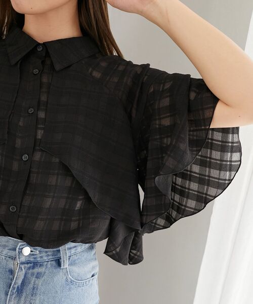 MAJESTIC LEGON(マジェスティックレゴン)の「【WEB限定/カラバリ豊富/通気性抜群で涼しい】シアーケープブラウス(シャツ/ブラウス・レディース・グレー/A/ブラック/アイボリー/グレー系その他/ホワイト系その他/ブラック系その他/グレー系その他2・MEDIUM)」の22枚目の写真