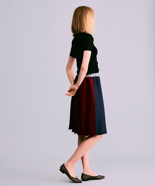 NOISE MAKER（ノイズメーカー）の「バイカラープリーツスカート【MADE IN JAPAN】（スカート・レディース・ブラウン系/ネイビー系/ピンク系・38/36）」の2枚目の写真