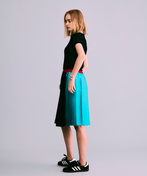 NOISE MAKER（ノイズメーカー）の「バイカラープリーツスカート【MADE IN JAPAN】（スカート・レディース・ブラウン系/ネイビー系/ピンク系・38/36）」の4枚目の写真