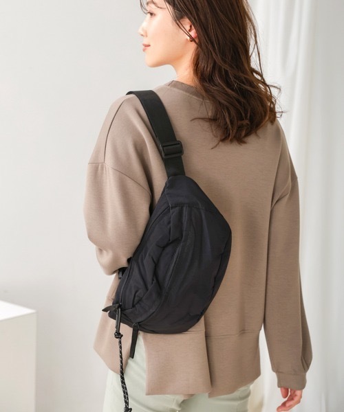 Bou Jeloud（ブージュルード）の「ナイロンZIPバッグ（ボディバッグ/ウエストポーチ・レディース・ベージュ/ブラック・FREE）」の13枚目の写真