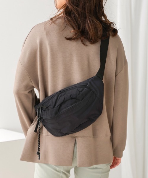 Bou Jeloud（ブージュルード）の「ナイロンZIPバッグ（ボディバッグ/ウエストポーチ・レディース・ベージュ/ブラック・FREE）」の14枚目の写真