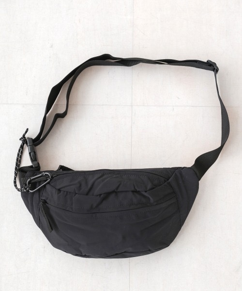 Bou Jeloud（ブージュルード）の「ナイロンZIPバッグ（ボディバッグ/ウエストポーチ・レディース・ベージュ/ブラック・FREE）」の16枚目の写真