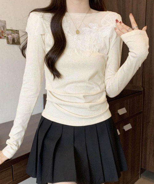 Miniministore(ミニミニストア)の「花柄装飾 長袖 リブトップス 韓国風(Tシャツ/カットソー・レディース・ブラック/アイボリー・FREE)」の1枚目の写真