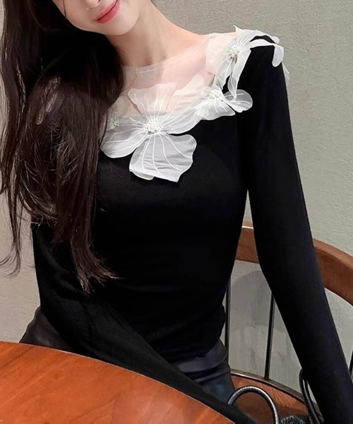 Miniministore(ミニミニストア)の「花柄装飾 長袖 リブトップス 韓国風(Tシャツ/カットソー・レディース・ブラック/アイボリー・FREE)」の4枚目の写真