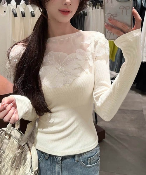 Miniministore(ミニミニストア)の「花柄装飾 長袖 リブトップス 韓国風(Tシャツ/カットソー・レディース・ブラック/アイボリー・FREE)」の8枚目の写真