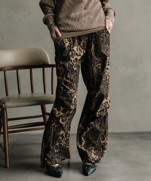 FOREVER 21(フォーエバー トゥエンティーワン)の「【2025SS】ナイロンニータックパンツ(その他パンツ・レディース・グレー/レオパード/ブラック・FREE)」の1枚目の写真