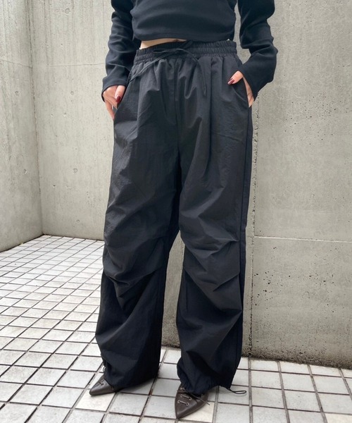 FOREVER 21(フォーエバー トゥエンティーワン)の「【2025SS】ナイロンニータックパンツ(その他パンツ・レディース・グレー/レオパード/ブラック・FREE)」の2枚目の写真