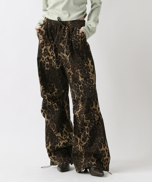 FOREVER 21(フォーエバー トゥエンティーワン)の「【2025SS】ナイロンニータックパンツ(その他パンツ・レディース・グレー/レオパード/ブラック・FREE)」の8枚目の写真