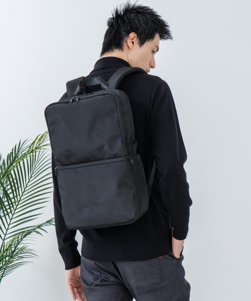 Blue Standard （ブルースタンダード）の「【BULE STANDARD/ブルースタンダード】【PCスリーブ・小物の収納に便利なポケット付き】撥水ビジネスデイパック スクエア型 通勤 通学 デイリーユース ユニセックス（バックパック/リュック・メンズ・ブラック/スミクロ・FREE）」の5枚目の写真