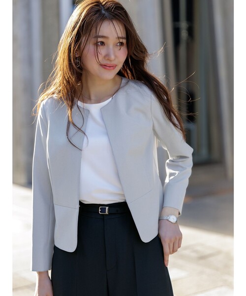 ANY SIS（エニィスィス）の「【UVカット・接触冷感・吸水速乾】スマートビューティストレッチ ペプラムショート ジャケット（ノーカラージャケット・レディース・黄土色系/ライトグレー系/ネイビー系・1/2/3）」の5枚目の写真