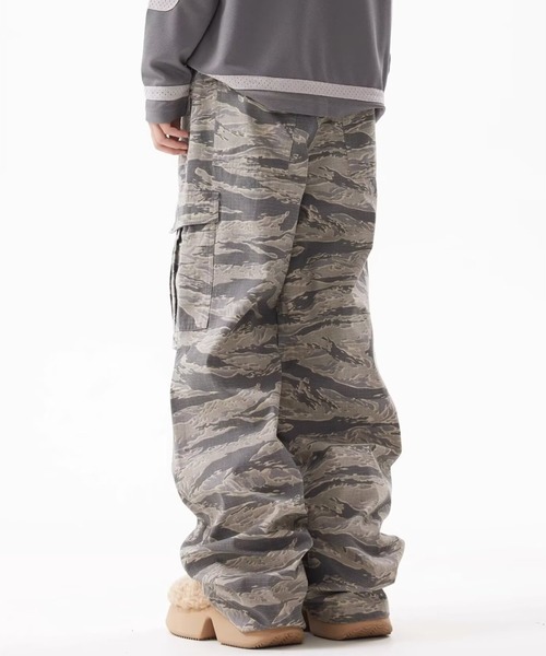 カモバレルレッグカーゴパンツ / Camo Barrel Leg Cargo Pants