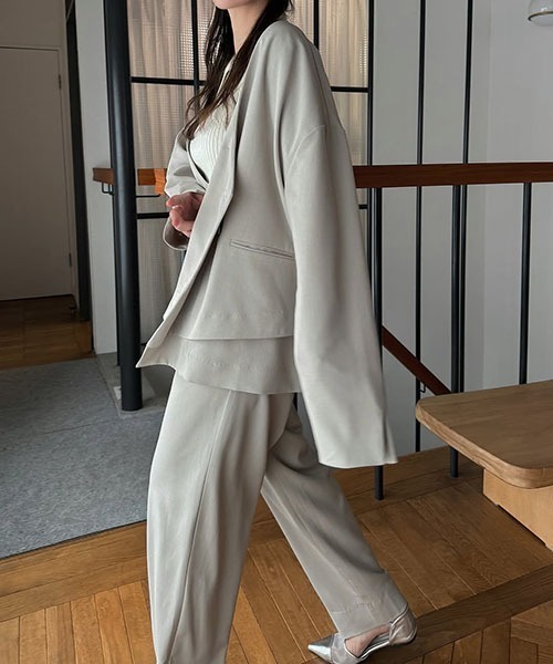 WILLFULLY(ウィルフリー)の「double hem flutter no collar JK(ノーカラージャケット・レディース・ライトグレー系/チャコール/サンドベージュ・FREE)」の10枚目の写真