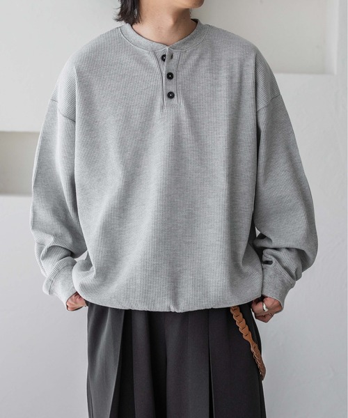 epnok（エプノック）の「ワッフルヘンリーネックTee（Tシャツ/カットソー・メンズ・グレー/ブラック・SMALL/MEDIUM/LARGE）」の2枚目の写真