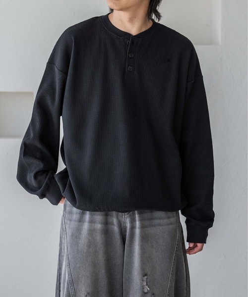 epnok（エプノック）の「ワッフルヘンリーネックTee（Tシャツ/カットソー・メンズ・グレー/ブラック・SMALL/MEDIUM/LARGE）」の17枚目の写真