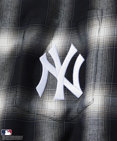 MLB（メジャーリーグベースボール）の「FREAK’S STORE/フリークスストア MLB ショートスリーブ チェックシャツ（シャツ/ブラウス・メンズ・ブラウン/ブラック/グレー・LARGE/MEDIUM）」の5枚目の写真