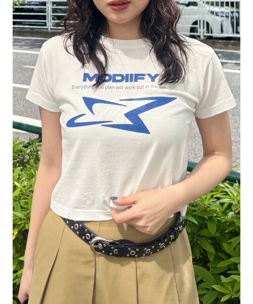 MURUA（ムルーア）の「シャープモチーフクロップドTシャツ（Tシャツ/カットソー・レディース・ホワイト/イエロー/ネイビー/ブラック/ブルー・FREE）」の2枚目の写真