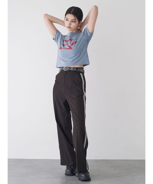 MURUA（ムルーア）の「シャープモチーフクロップドTシャツ（Tシャツ/カットソー・レディース・ホワイト/イエロー/ネイビー/ブラック/ブルー・FREE）」の9枚目の写真