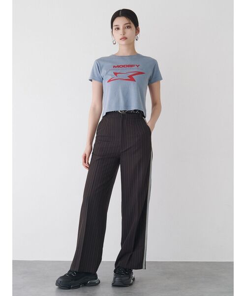 MURUA（ムルーア）の「シャープモチーフクロップドTシャツ（Tシャツ/カットソー・レディース・ホワイト/イエロー/ネイビー/ブラック/ブルー・FREE）」の11枚目の写真