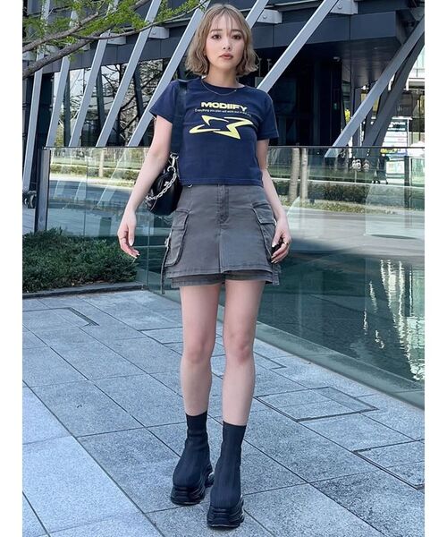 MURUA（ムルーア）の「シャープモチーフクロップドTシャツ（Tシャツ/カットソー・レディース・ホワイト/イエロー/ネイビー/ブラック/ブルー・FREE）」の14枚目の写真