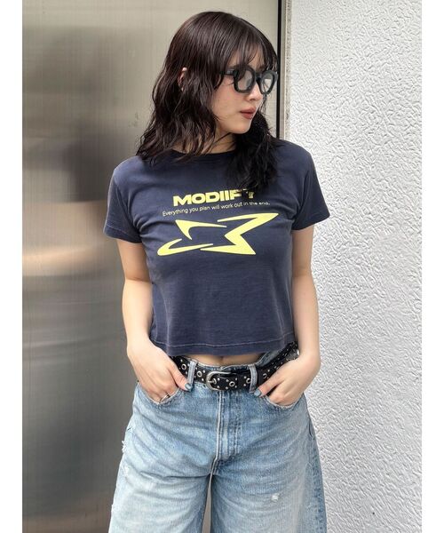 MURUA（ムルーア）の「シャープモチーフクロップドTシャツ（Tシャツ/カットソー・レディース・ホワイト/イエロー/ネイビー/ブラック/ブルー・FREE）」の15枚目の写真