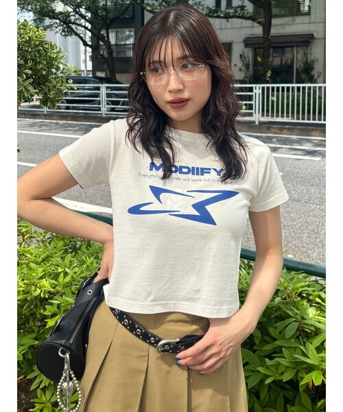 MURUA（ムルーア）の「シャープモチーフクロップドTシャツ（Tシャツ/カットソー・レディース・ホワイト/イエロー/ネイビー/ブラック/ブルー・FREE）」の19枚目の写真