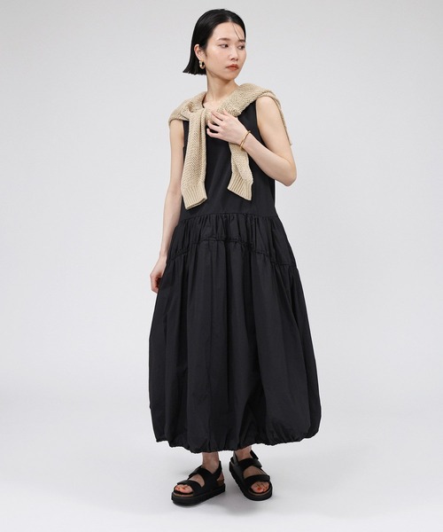 BABYLONE(バビロン)の「ナイロンボリュームノースリーブワンピース(ワンピース・レディース・ブラック/ブルー・フリー)」の5枚目の写真