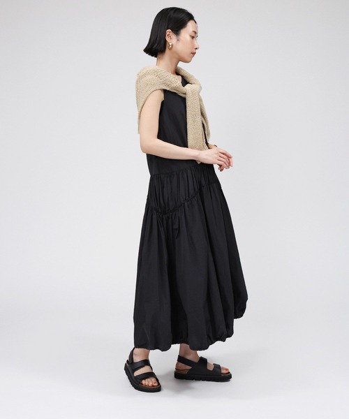 BABYLONE(バビロン)の「ナイロンボリュームノースリーブワンピース(ワンピース・レディース・ブラック/ブルー・フリー)」の7枚目の写真