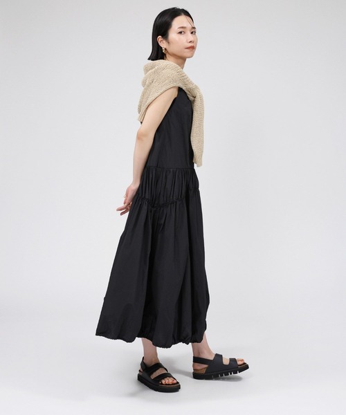 BABYLONE(バビロン)の「ナイロンボリュームノースリーブワンピース(ワンピース・レディース・ブラック/ブルー・フリー)」の8枚目の写真