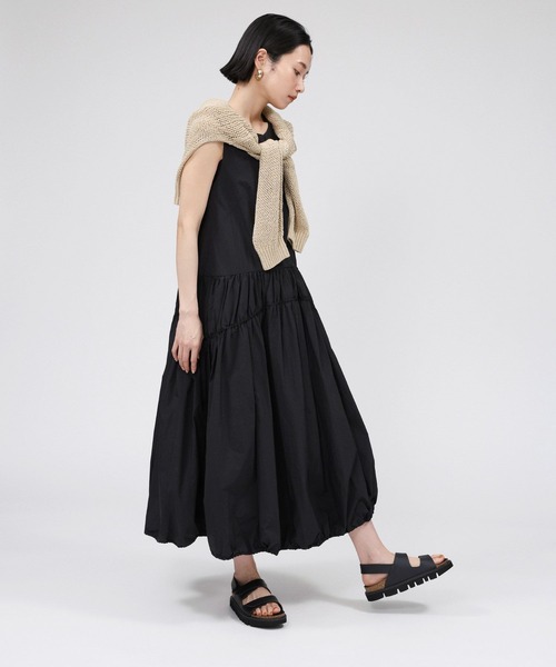 BABYLONE(バビロン)の「ナイロンボリュームノースリーブワンピース(ワンピース・レディース・ブラック/ブルー・フリー)」の10枚目の写真