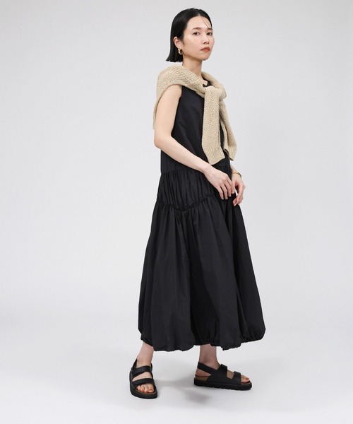 BABYLONE(バビロン)の「ナイロンボリュームノースリーブワンピース(ワンピース・レディース・ブラック/ブルー・フリー)」の11枚目の写真