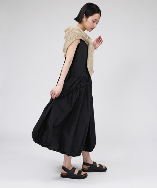 BABYLONE(バビロン)の「ナイロンボリュームノースリーブワンピース(ワンピース・レディース・ブラック/ブルー・フリー)」の12枚目の写真