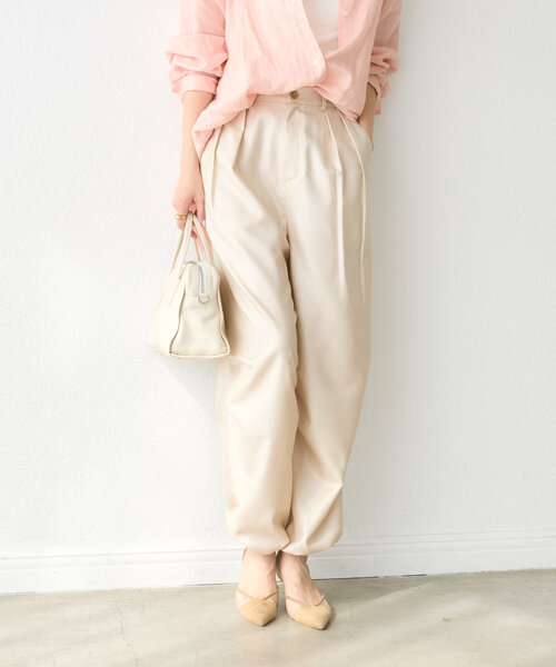 RIVE DROITE（リヴドロワ）の「【上品な光沢感/接触冷感】グロッシーパラシュートパンツ（その他パンツ・レディース・ブラック/カーキ/ライトベージュ・38/36）」の2枚目の写真