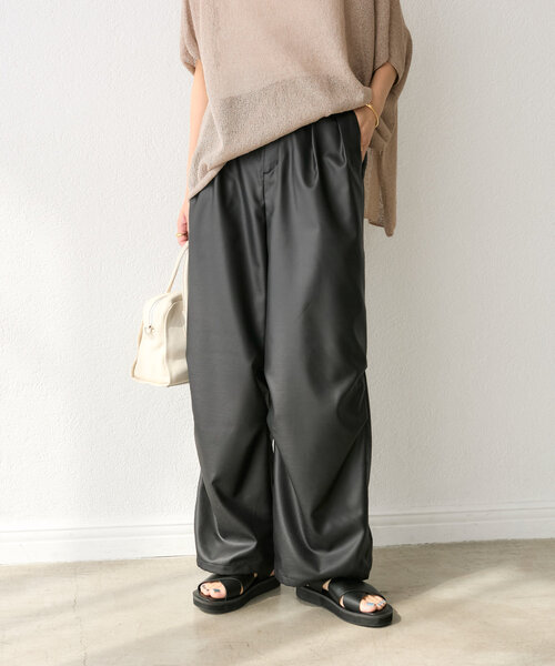 RIVE DROITE（リヴドロワ）の「【上品な光沢感/接触冷感】グロッシーパラシュートパンツ（その他パンツ・レディース・ブラック/カーキ/ライトベージュ・38/36）」の18枚目の写真