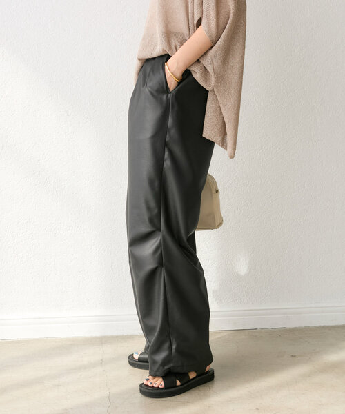 RIVE DROITE（リヴドロワ）の「【上品な光沢感/接触冷感】グロッシーパラシュートパンツ（その他パンツ・レディース・ブラック/カーキ/ライトベージュ・38/36）」の19枚目の写真