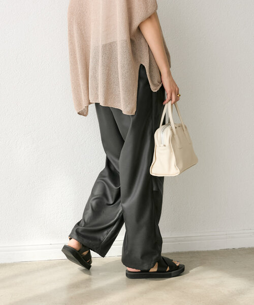 RIVE DROITE（リヴドロワ）の「【上品な光沢感/接触冷感】グロッシーパラシュートパンツ（その他パンツ・レディース・ブラック/カーキ/ライトベージュ・38/36）」の20枚目の写真