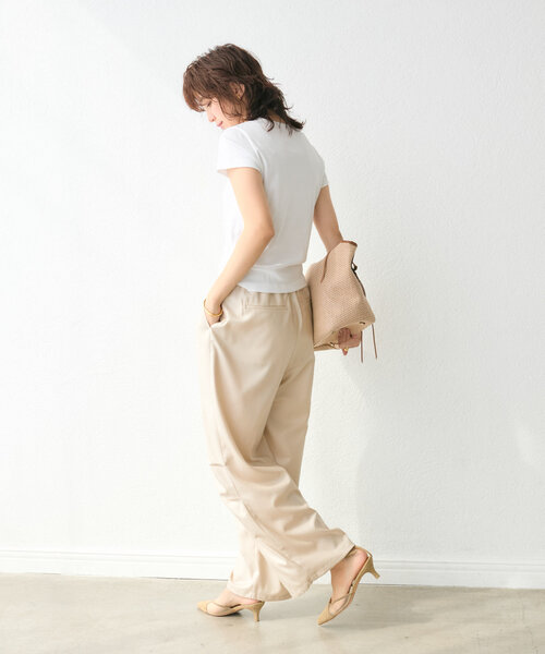 RIVE DROITE（リヴドロワ）の「【上品な光沢感/接触冷感】グロッシーパラシュートパンツ（その他パンツ・レディース・ブラック/カーキ/ライトベージュ・38/36）」の4枚目の写真