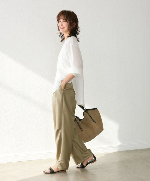 RIVE DROITE（リヴドロワ）の「【上品な光沢感/接触冷感】グロッシーパラシュートパンツ（その他パンツ・レディース・ブラック/カーキ/ライトベージュ・38/36）」の14枚目の写真