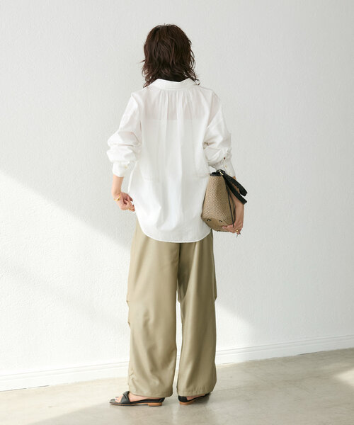 RIVE DROITE（リヴドロワ）の「【上品な光沢感/接触冷感】グロッシーパラシュートパンツ（その他パンツ・レディース・ブラック/カーキ/ライトベージュ・38/36）」の15枚目の写真