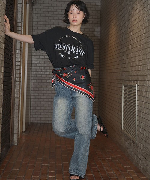 Ampirula(アンピルーラ)の「箔プリントオーバーサイズTシャツ(Tシャツ/カットソー・レディース・ホワイト/ブラック・FREE)」の3枚目の写真