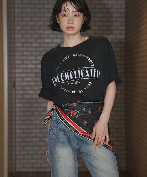Ampirula(アンピルーラ)の「箔プリントオーバーサイズTシャツ(Tシャツ/カットソー・レディース・ホワイト/ブラック・FREE)」の4枚目の写真
