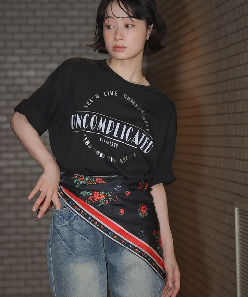 Ampirula(アンピルーラ)の「箔プリントオーバーサイズTシャツ(Tシャツ/カットソー・レディース・ホワイト/ブラック・FREE)」の6枚目の写真