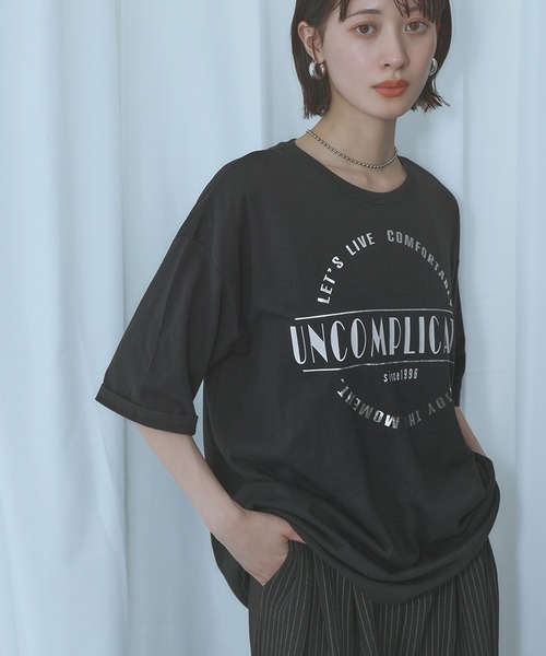 Ampirula(アンピルーラ)の「箔プリントオーバーサイズTシャツ(Tシャツ/カットソー・レディース・ホワイト/ブラック・FREE)」の7枚目の写真