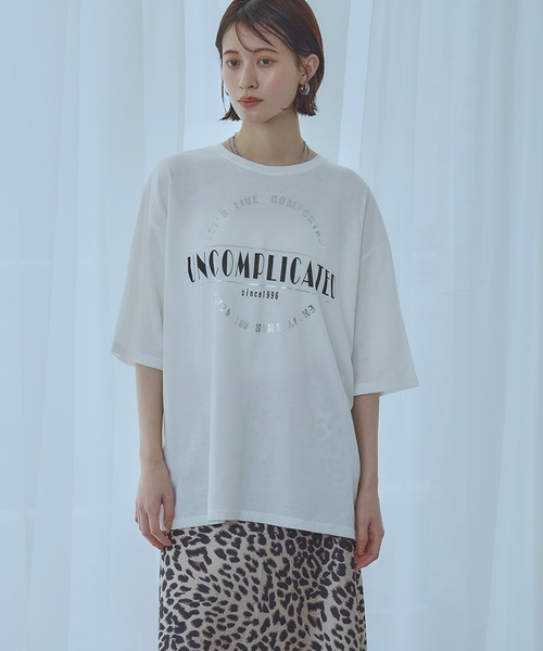 Ampirula(アンピルーラ)の「箔プリントオーバーサイズTシャツ(Tシャツ/カットソー・レディース・ホワイト/ブラック・FREE)」の16枚目の写真