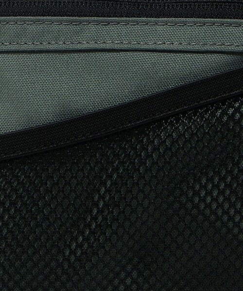 green label relaxing(グリーンレーベルリラクシング)の「<snow peak>Everyday Use サコッシュ(ショルダーバッグ・メンズ・グレー系/ブラック・FREE)」の14枚目の写真