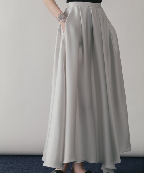 CINOH（チノ）の「SATIN FLARE SKIRT（スカート・レディース・レッド/ライトグレー/ブラック・38/36）」の11枚目の写真