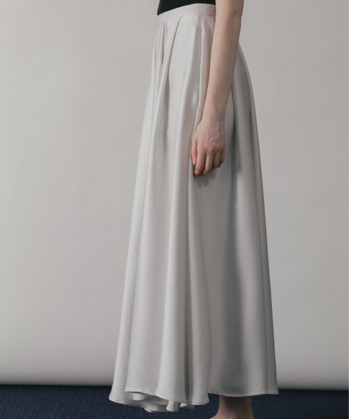 CINOH（チノ）の「SATIN FLARE SKIRT（スカート・レディース・レッド/ライトグレー/ブラック・38/36）」の12枚目の写真