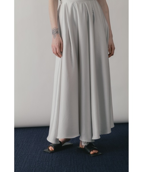 CINOH（チノ）の「SATIN FLARE SKIRT（スカート・レディース・レッド/ライトグレー/ブラック・38/36）」の14枚目の写真